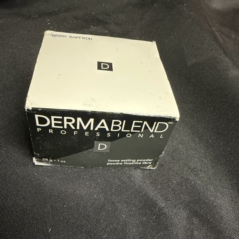 Dermablend Loose Setting Powder, Warm Saffron - Picture 2 of 10